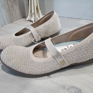Bzees Cream Knitted Mary Jane Flats Size 6